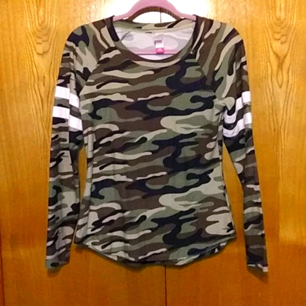 NWOT Soft Camo long sleeve top